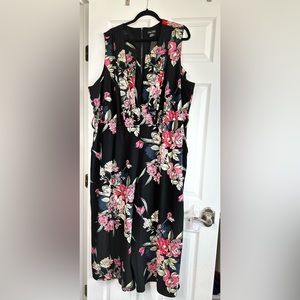 Avenue XXL Floral Print Ceopped Jumpsuit Plus Size